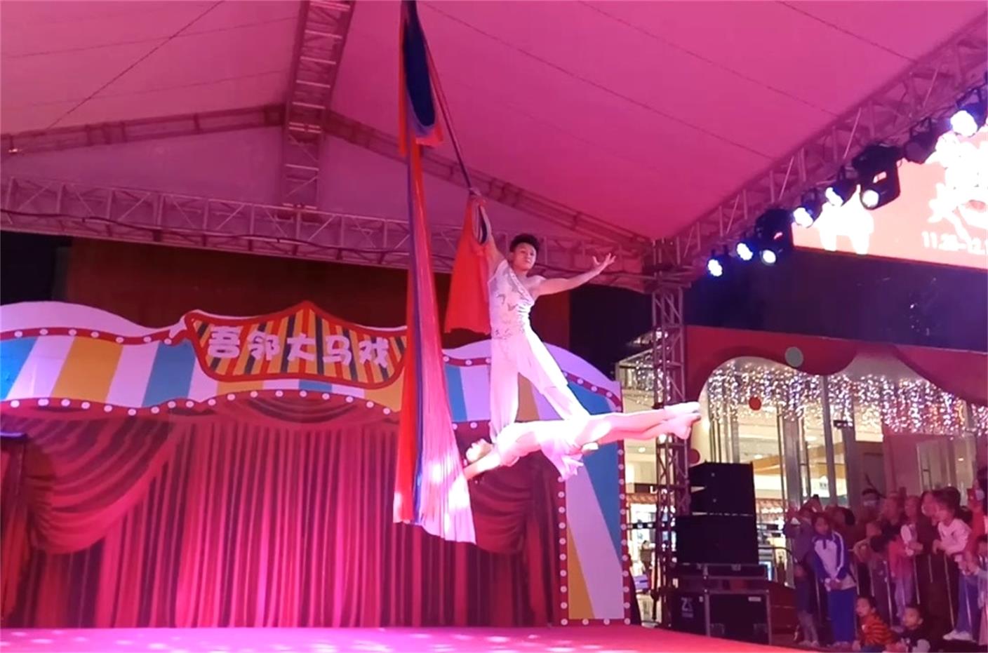 深圳茂業(yè)廣場(chǎng)-吾領(lǐng)大馬戲(圖1)